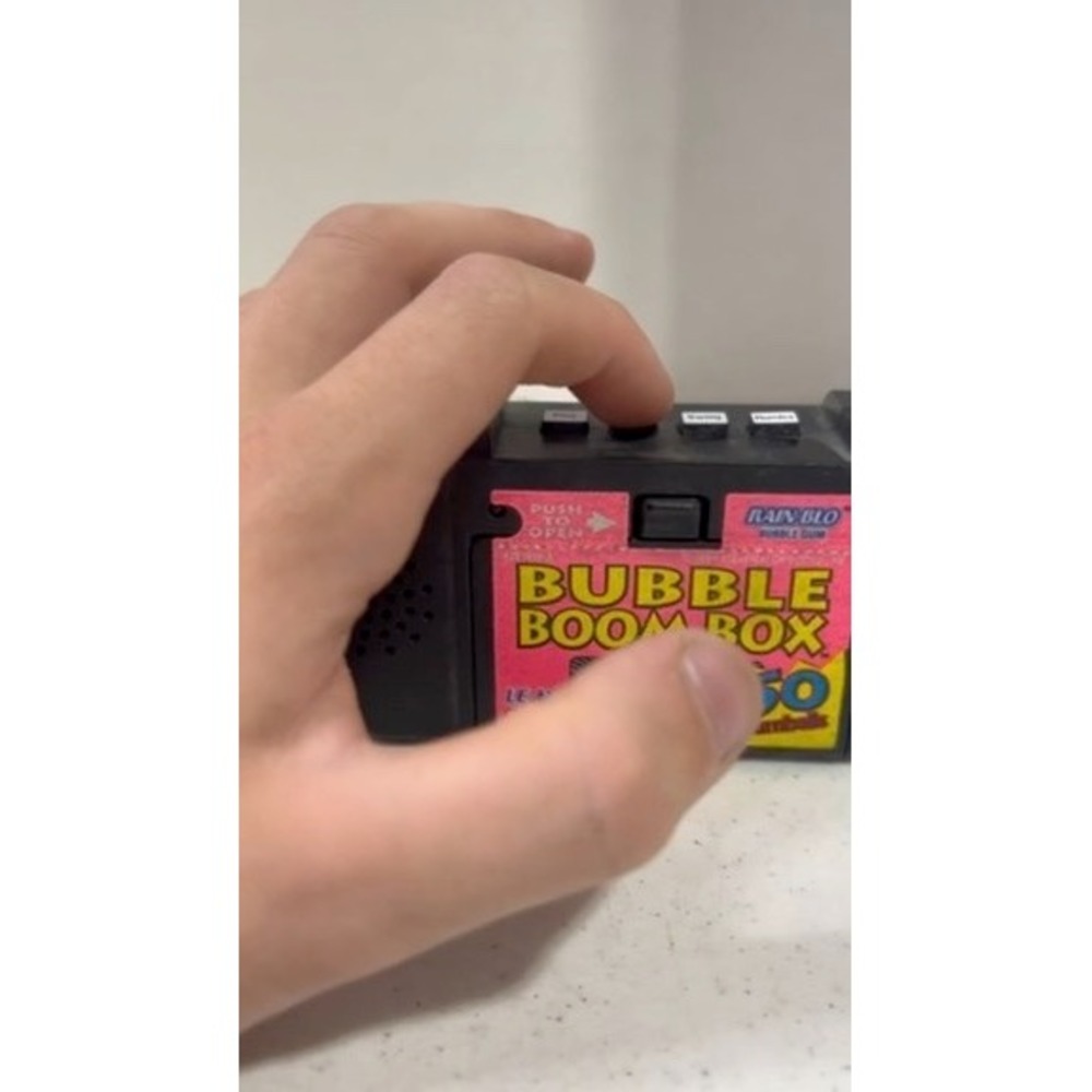 Vintage 1994 Rain-Blo Bubble Boom Box‎ Leaf Gum Dispenser Novelty Toy Black